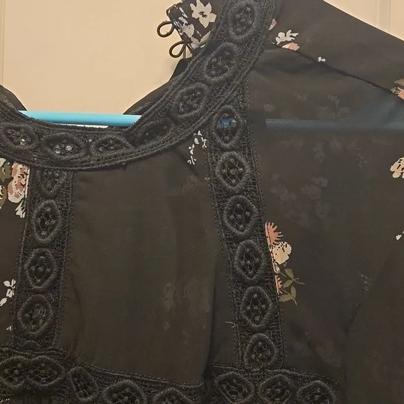 Top - Picture 2 of 4